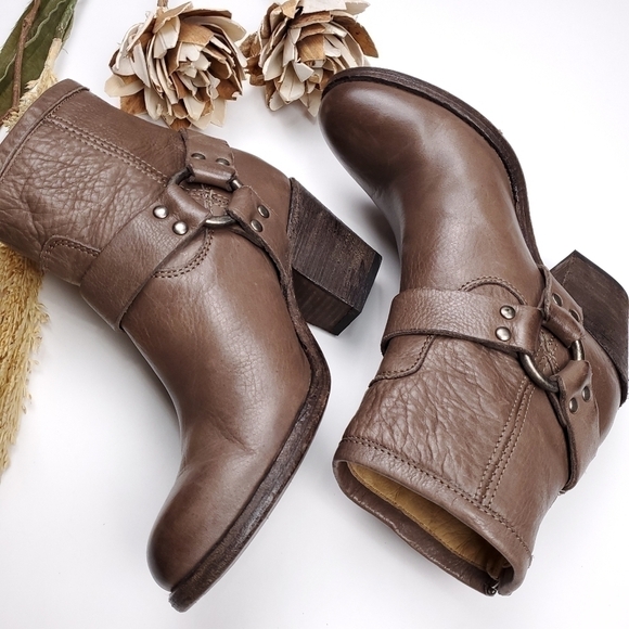 FRYE Brown Tan Distressed Heeled Leather Ankle Boots 5½ m - Picture 7 of 13